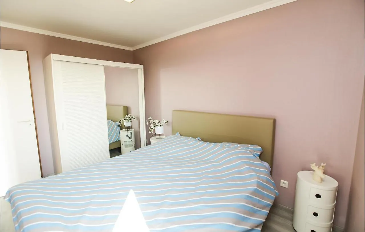 1 Bedroom Lovely Apartment In Oostende Belgia
